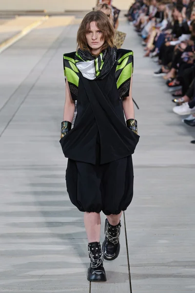 Look 37